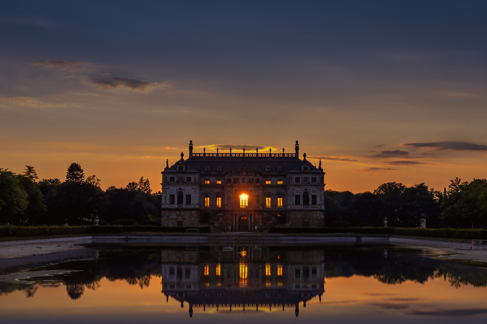 Abends am Palais