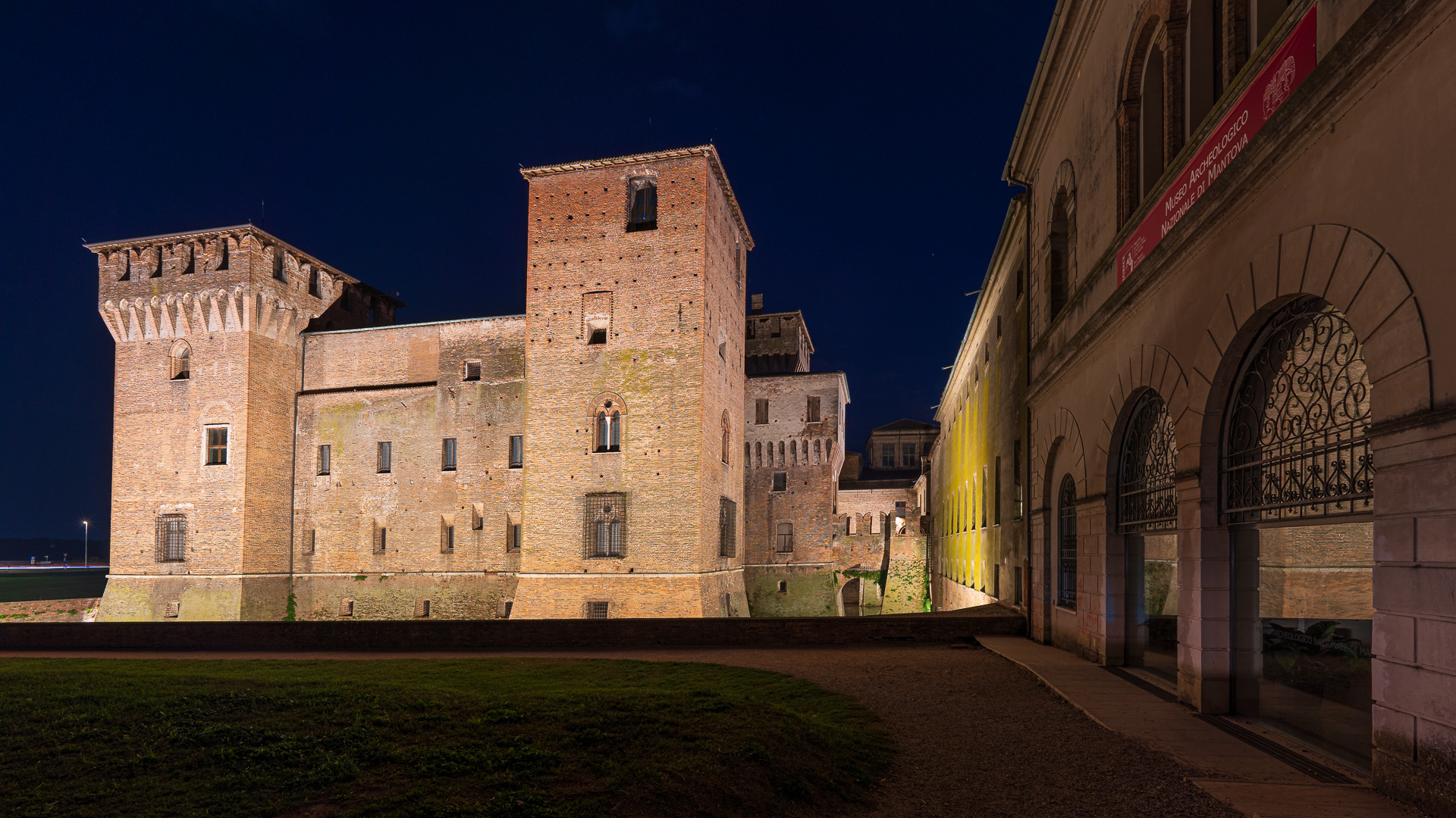 Abends am Palazzo Ducale (2)