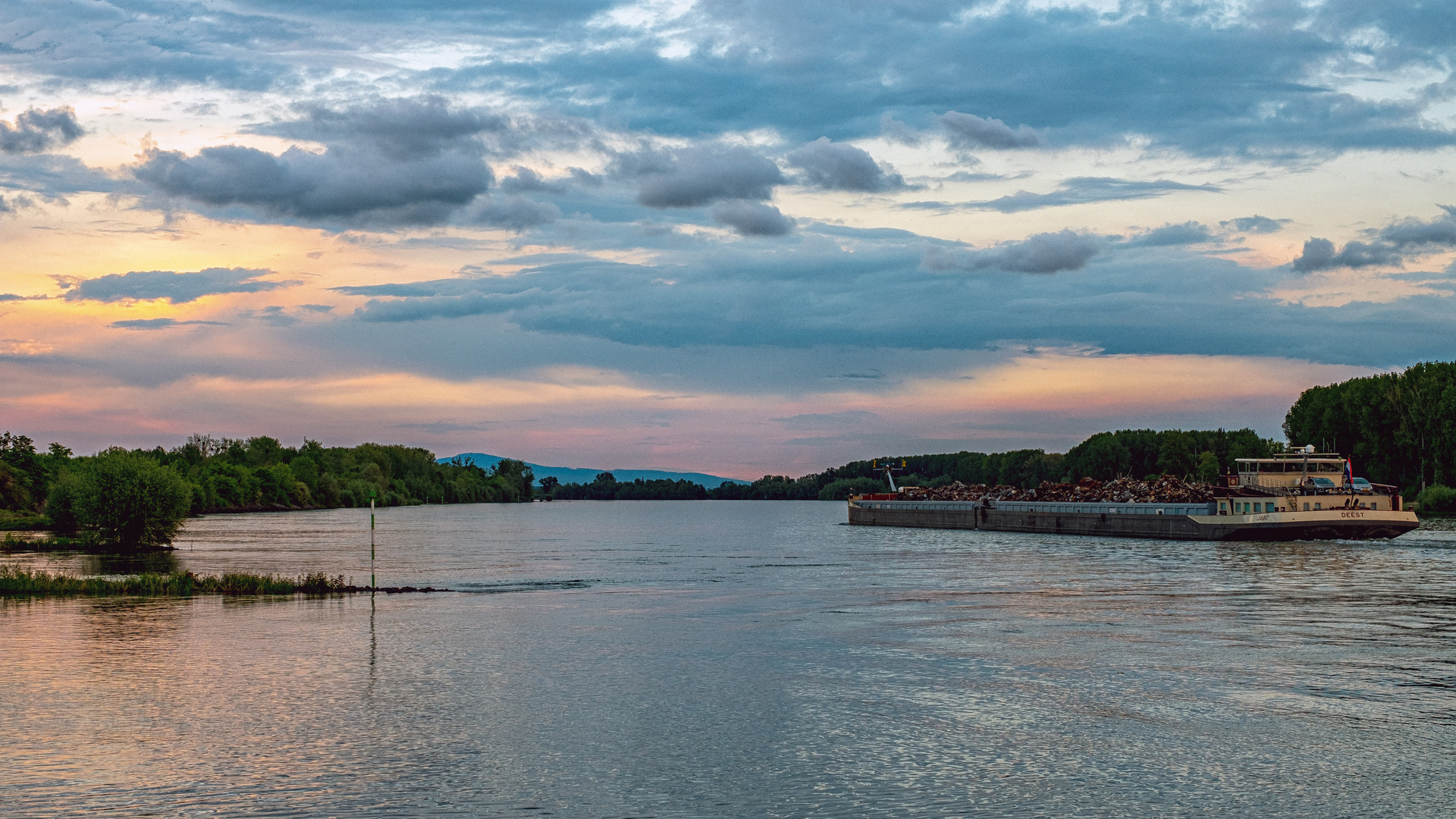 Abends am Rhein