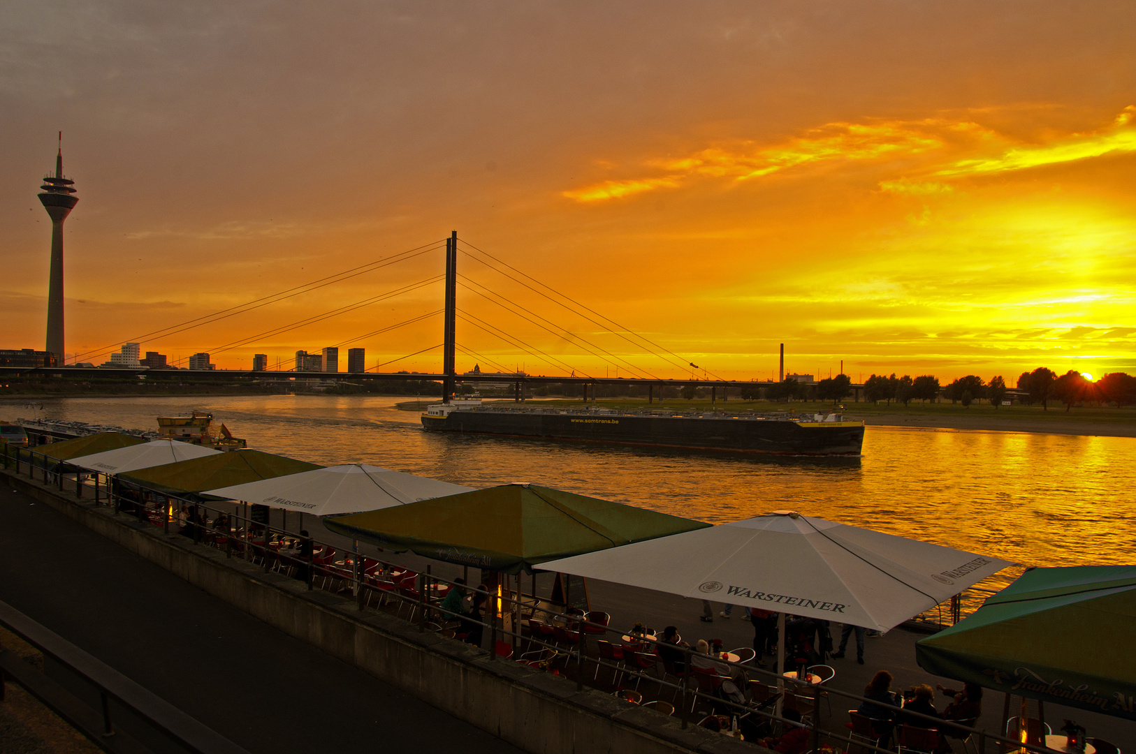 Abends am Rhein