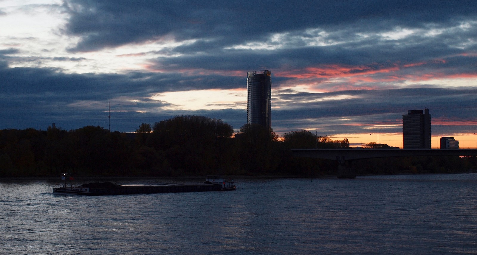 Abends am Rhein