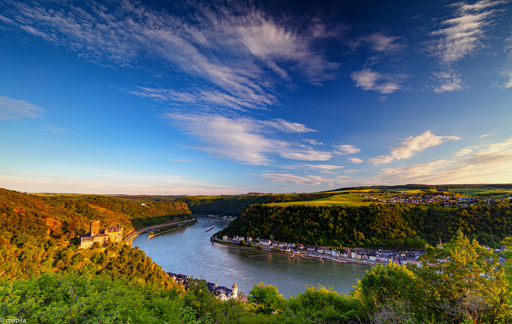 ——— Abends am Rhein ———