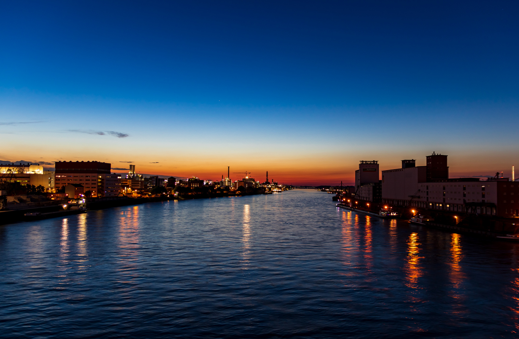 Abends am Rhein...