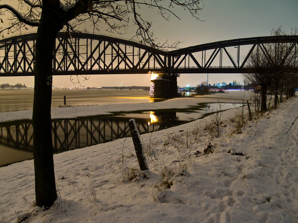 Abends am Rhein