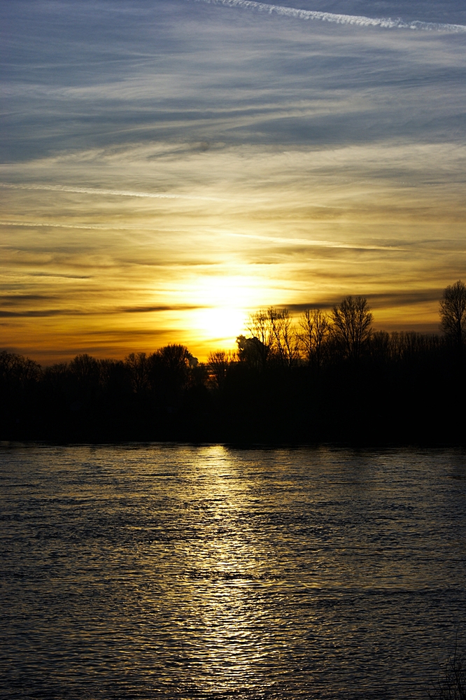 Abends am Rhein