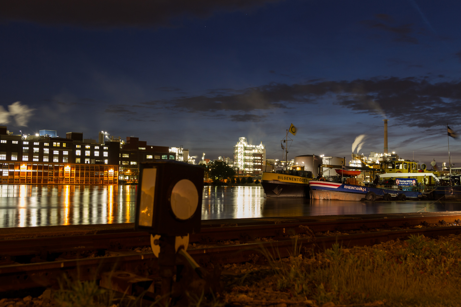 Abends am Rhein bei Ludwigshafen