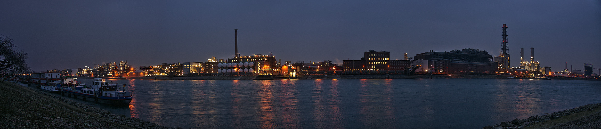 Abends am Rhein