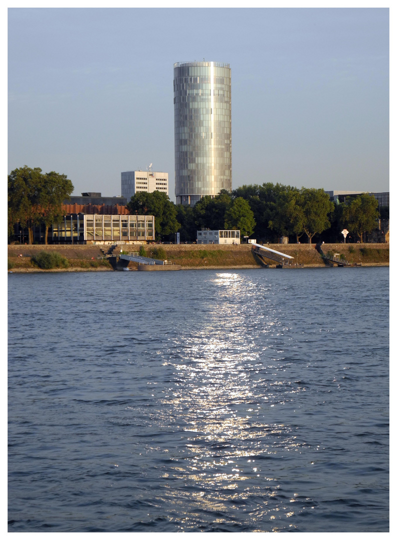 Abends am Rhein in Köln