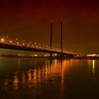 Abends am Rhein vor der Rheinkniebrücke ....
