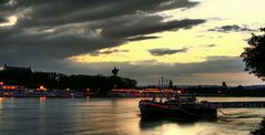 Abends am Rheinufer