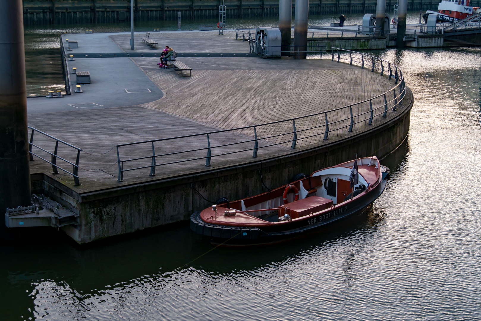 Abends am Sandtor Hafen