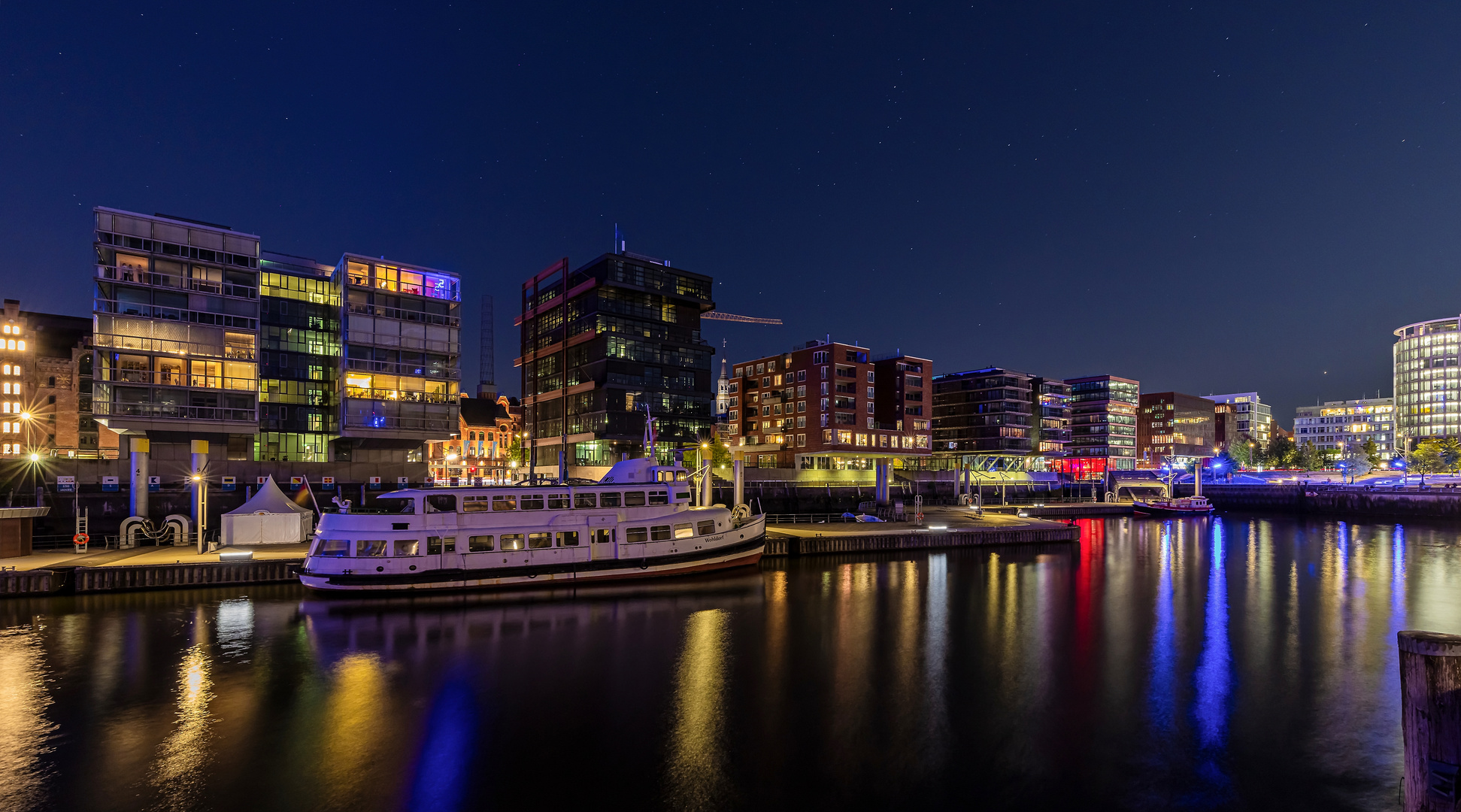 Abends am Sandtorhafen