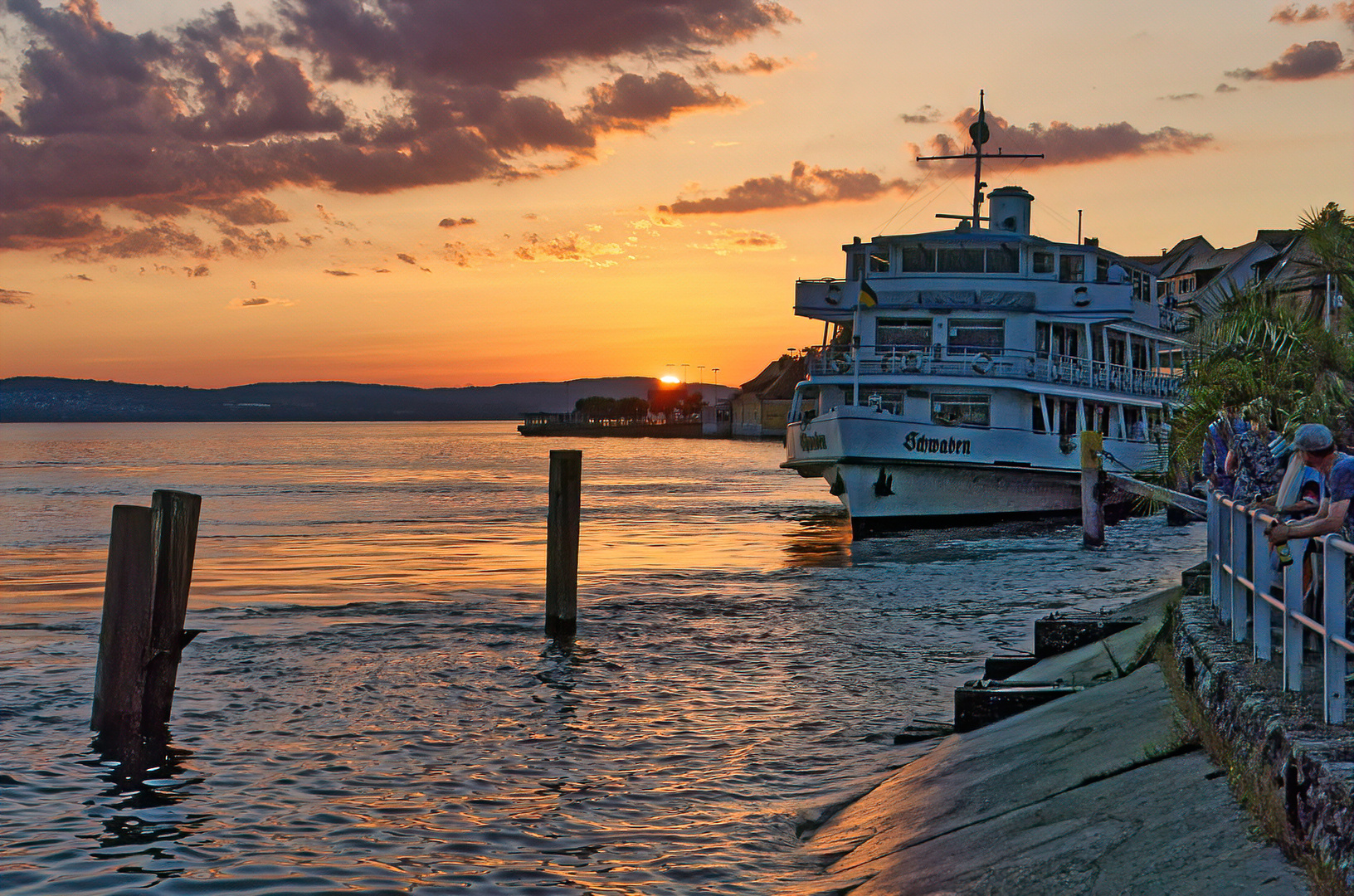 abends am See