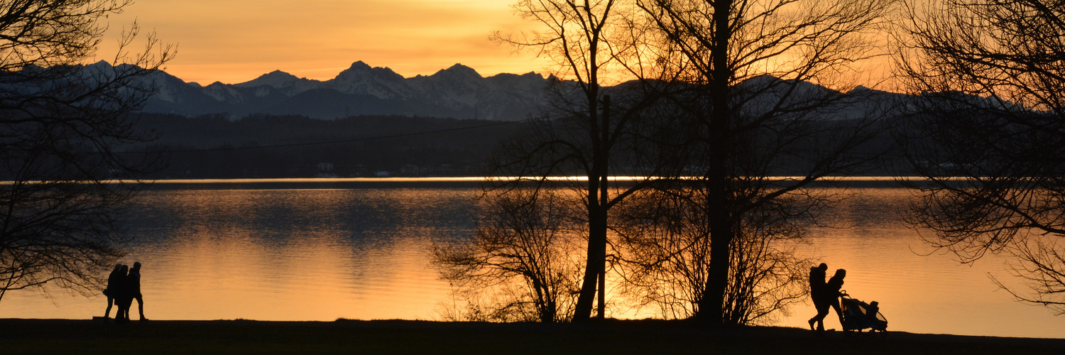 Abends am See