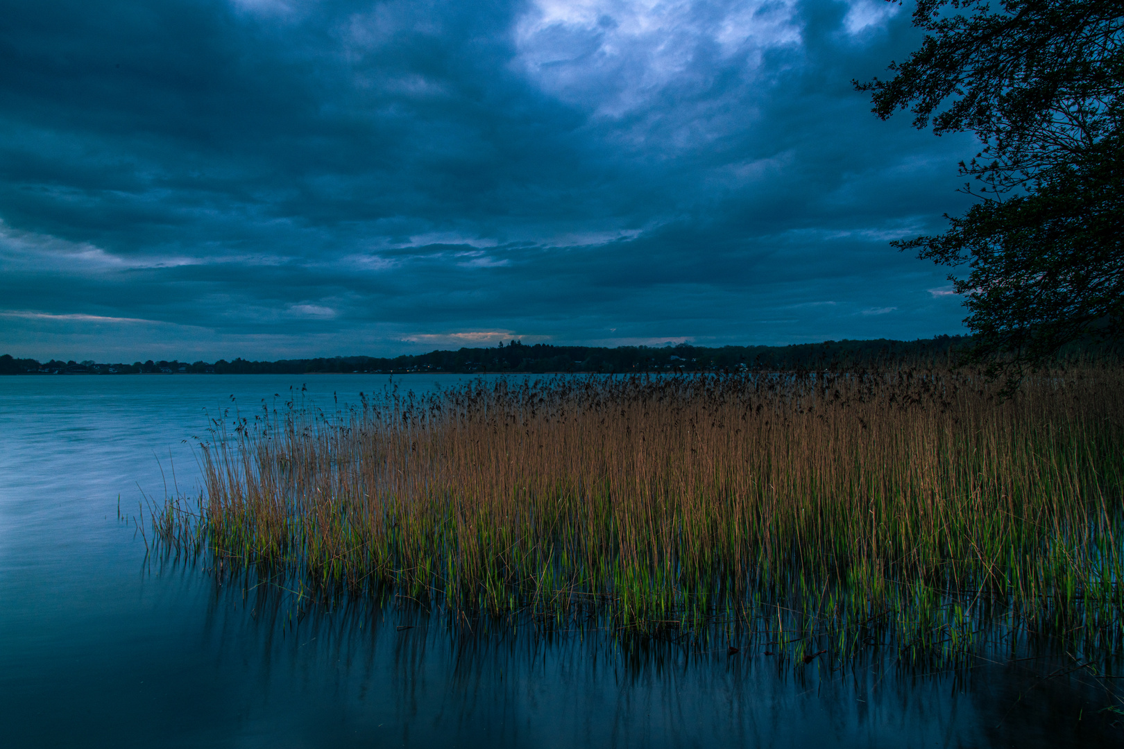 Abends am See