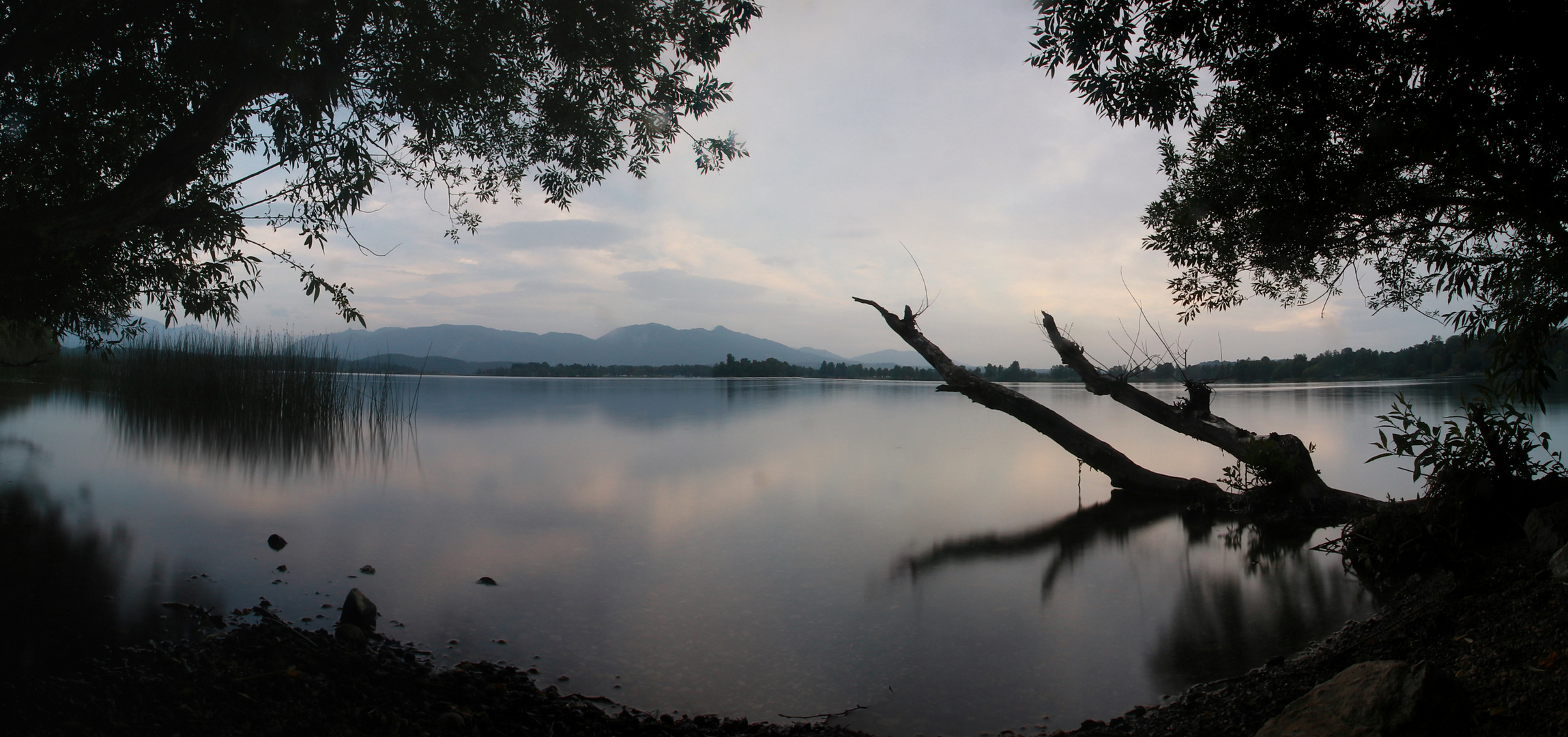 Abends am See