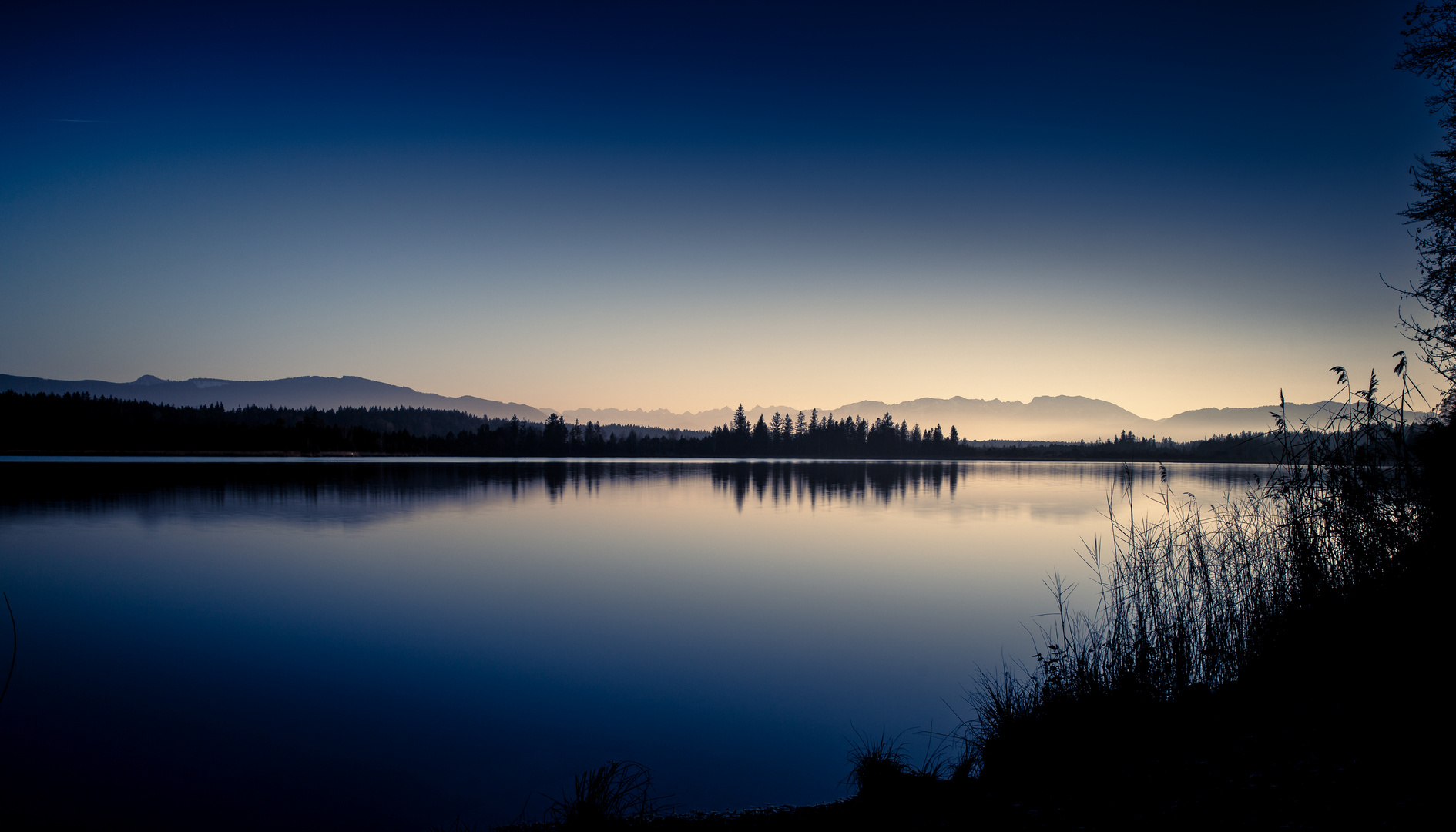 Abends am See