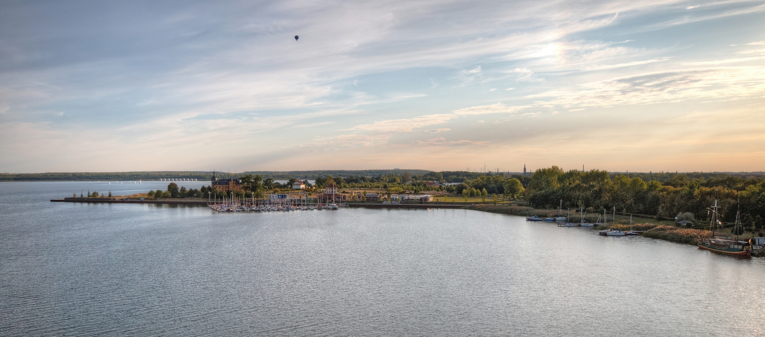 Abends am See