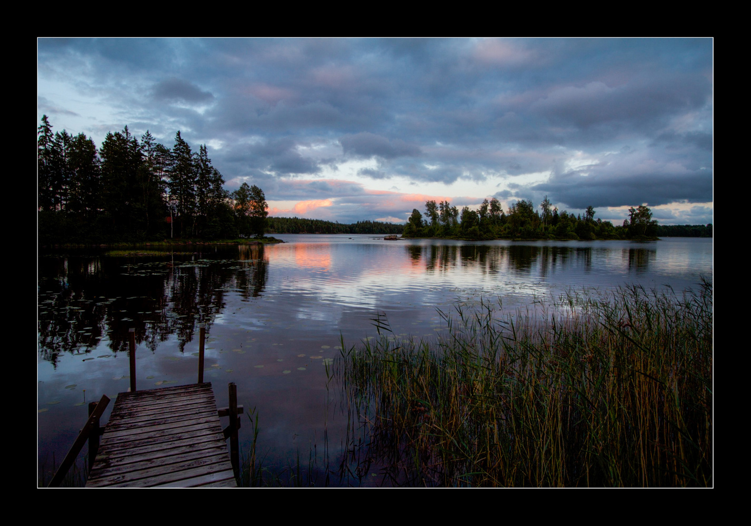 Abends am See (Schweden).