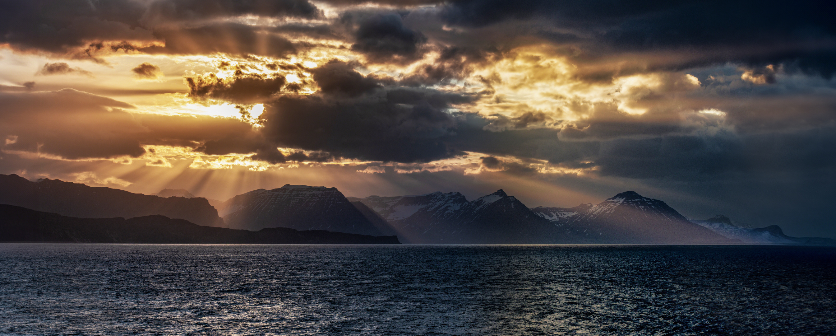 Abends am Seyðisfjörður