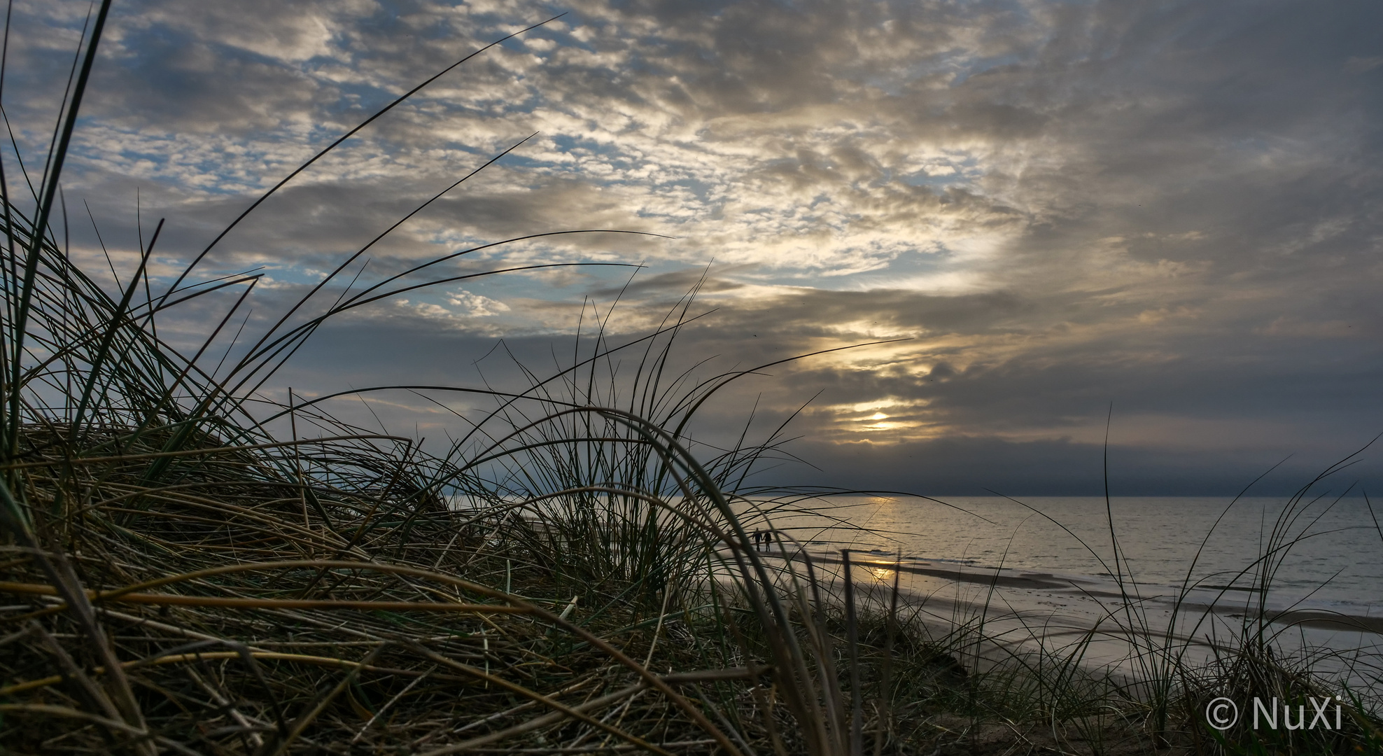 ABENDS AM STRAND 