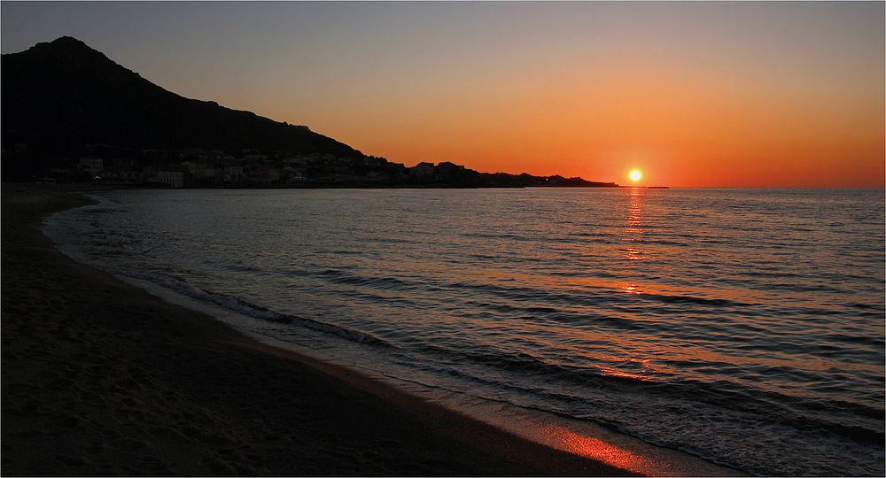 ABENDS AM STRAND