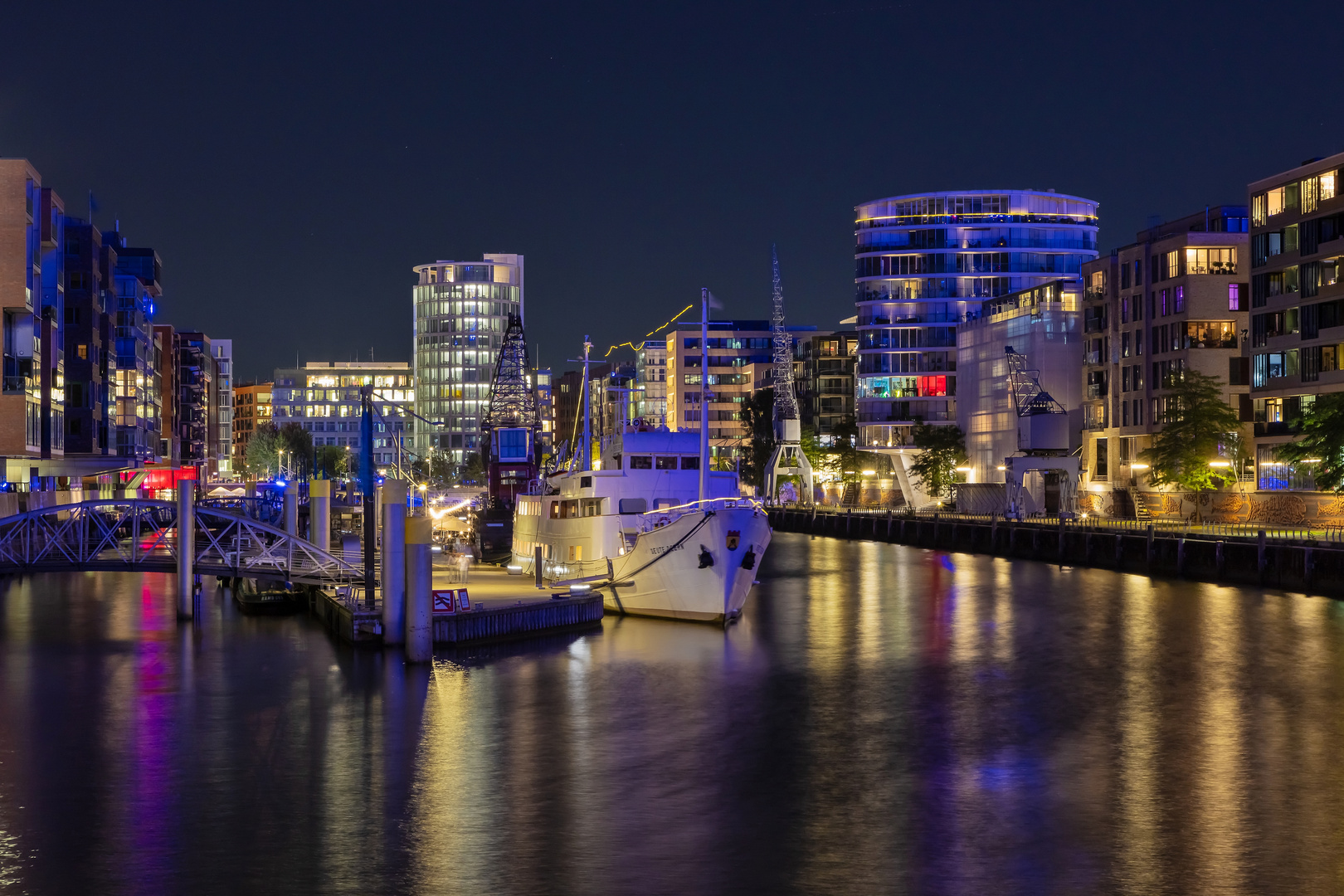 Abends am Traditionsschiffhafen