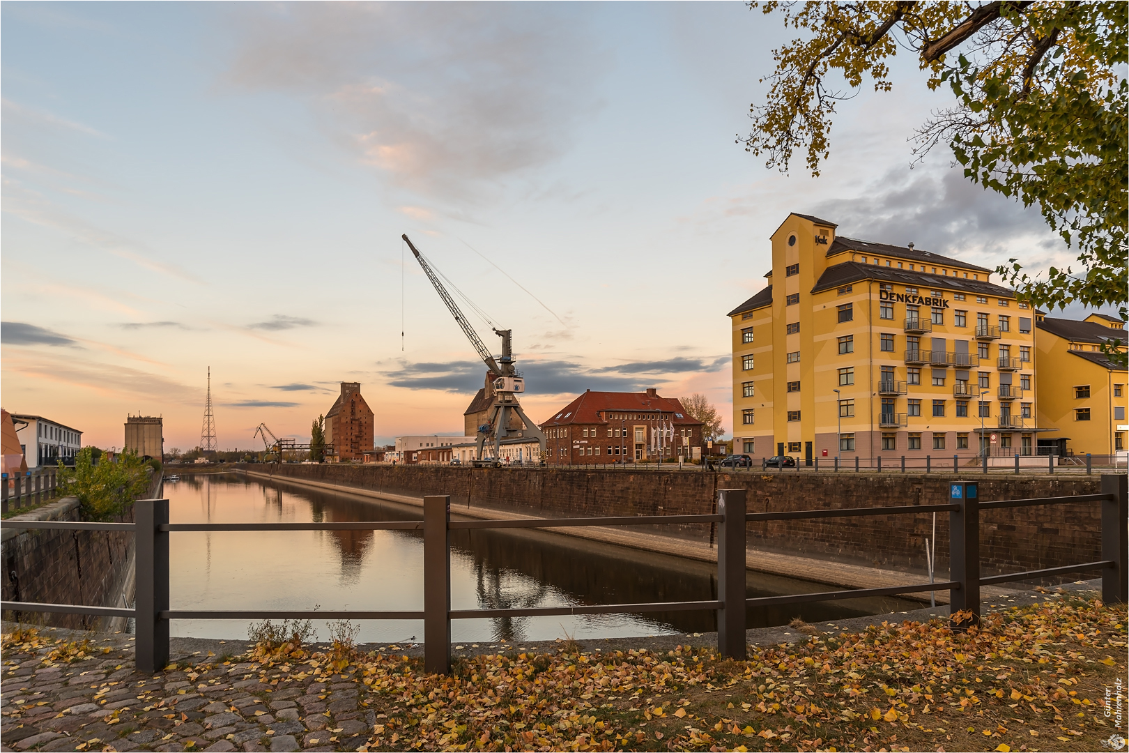 Abends am Wissenschaftshafen