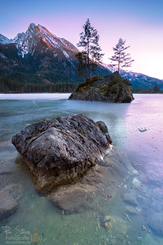 Abends am zugefrorenen Hintersee