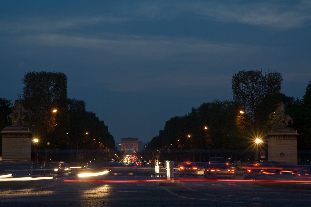Abends an Champs-Élysées