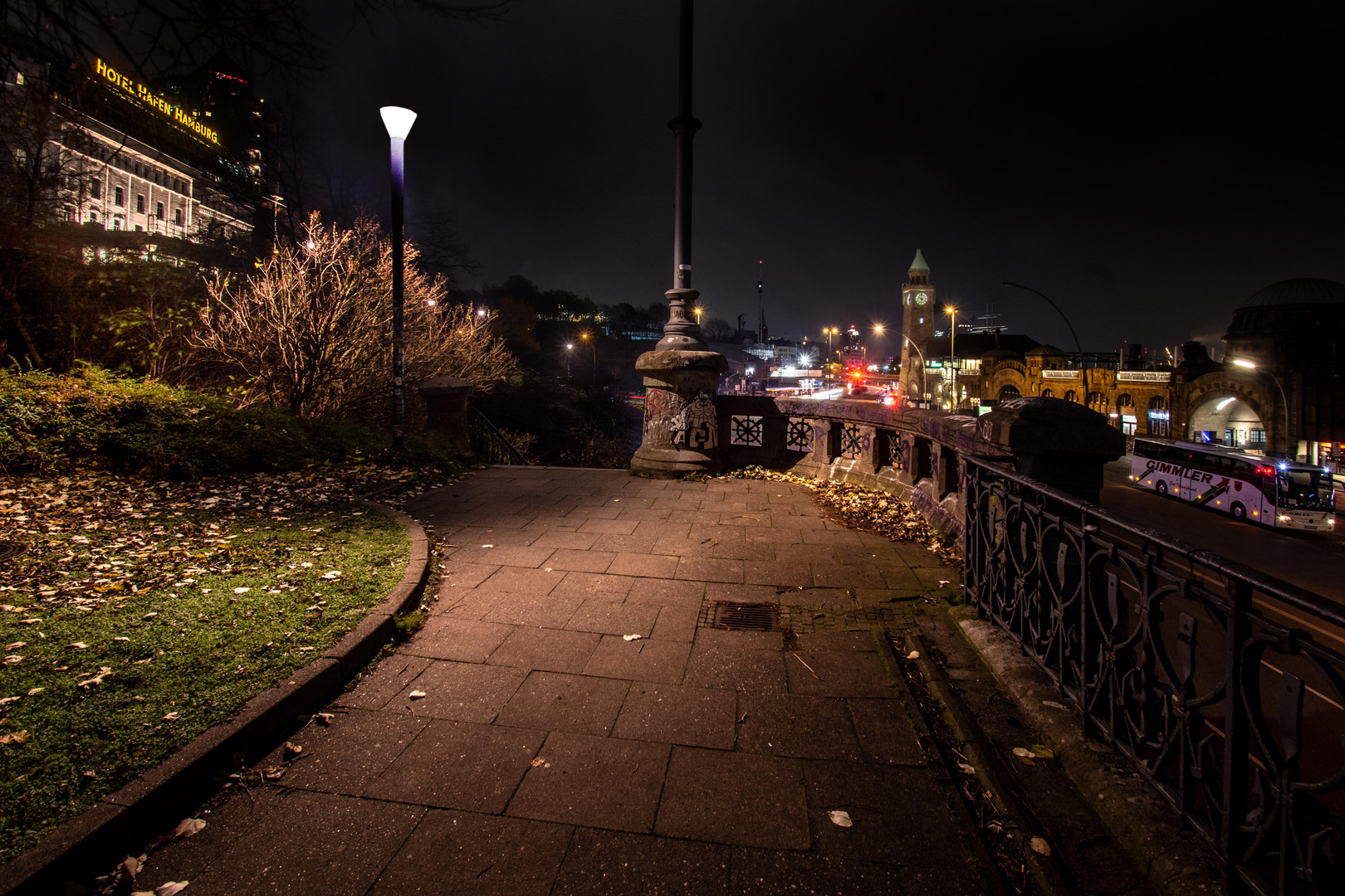 Abends an den Landungsbrücken