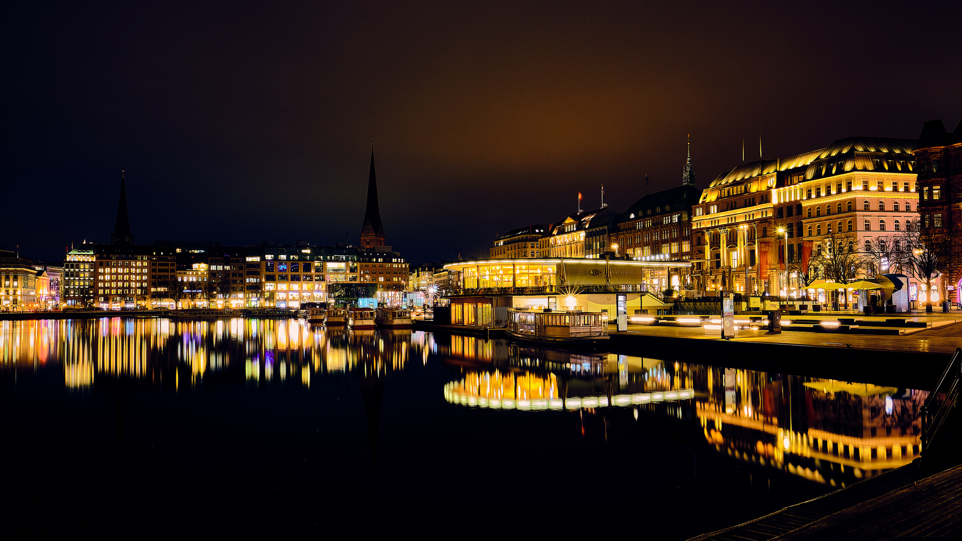 Abends, an der Alster