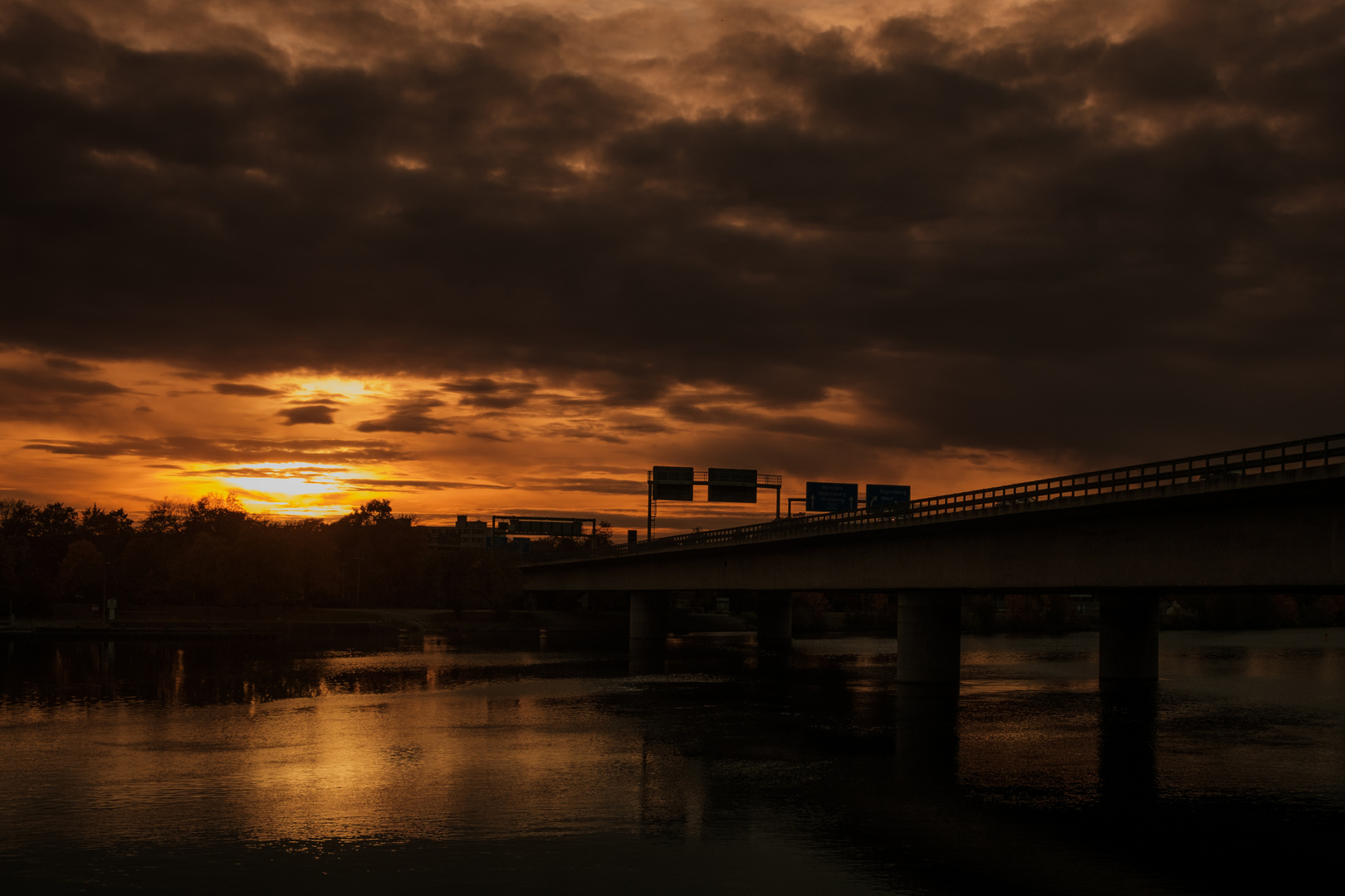 abends an der Donau