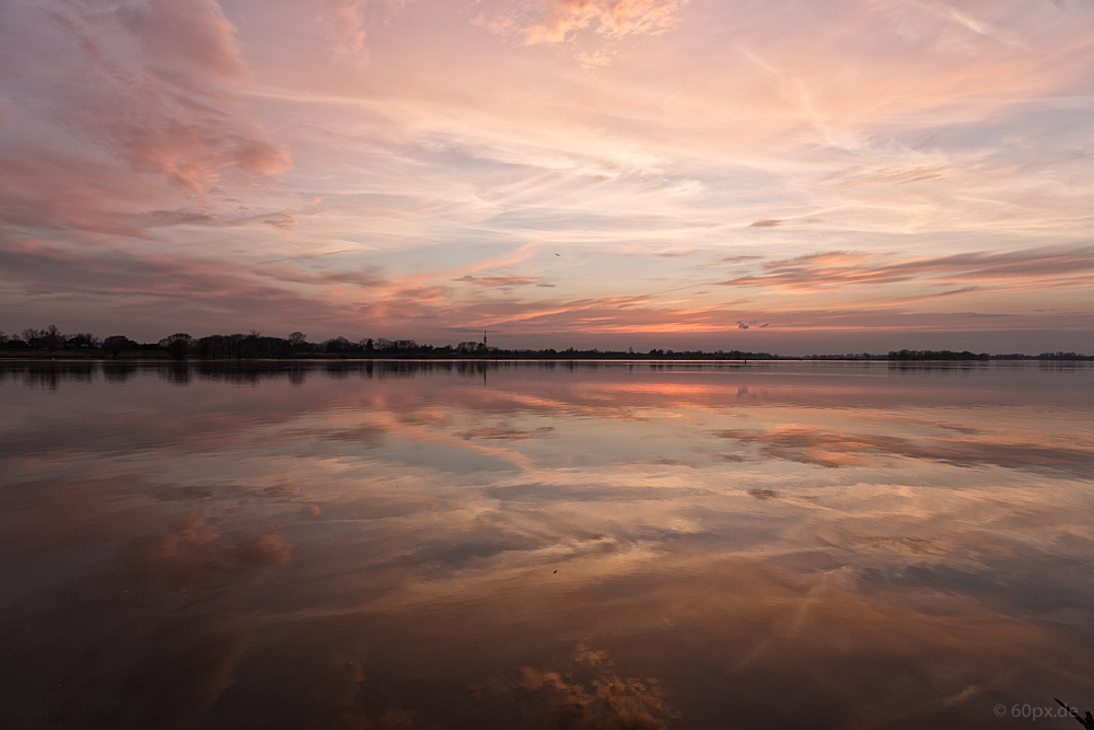 Abends an der Elbe