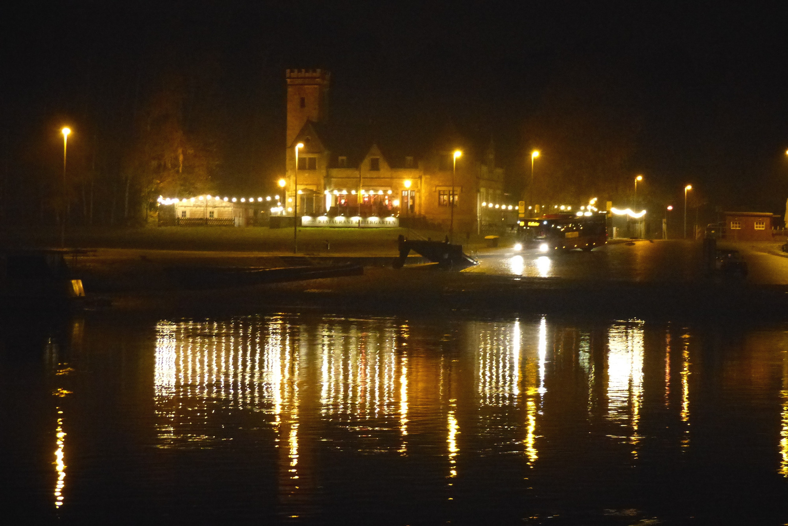 Abends an der Elbe