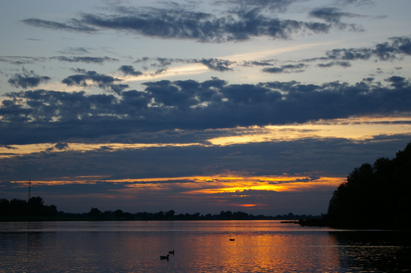 Abends an der Elbe