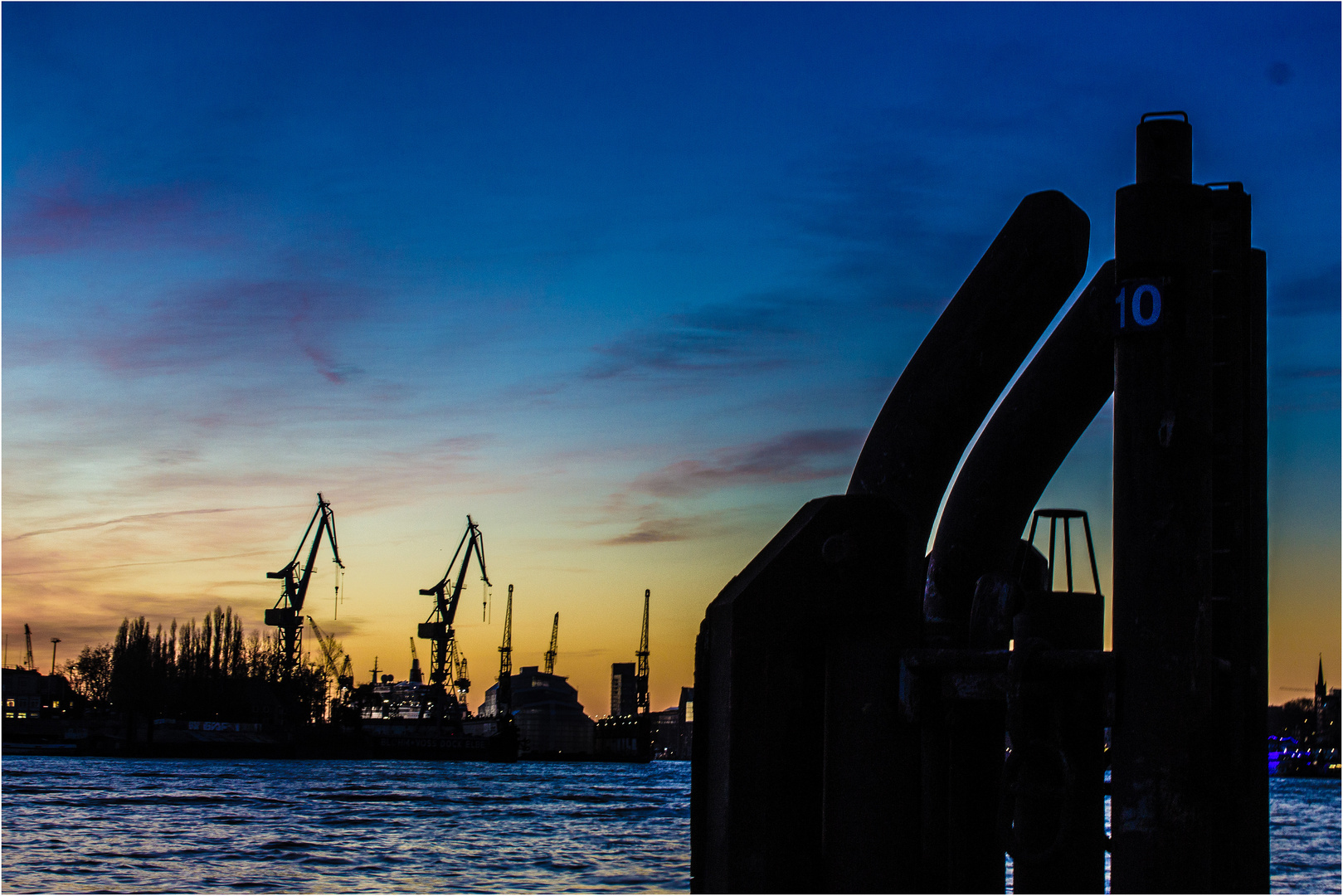 Abends an der Elbe