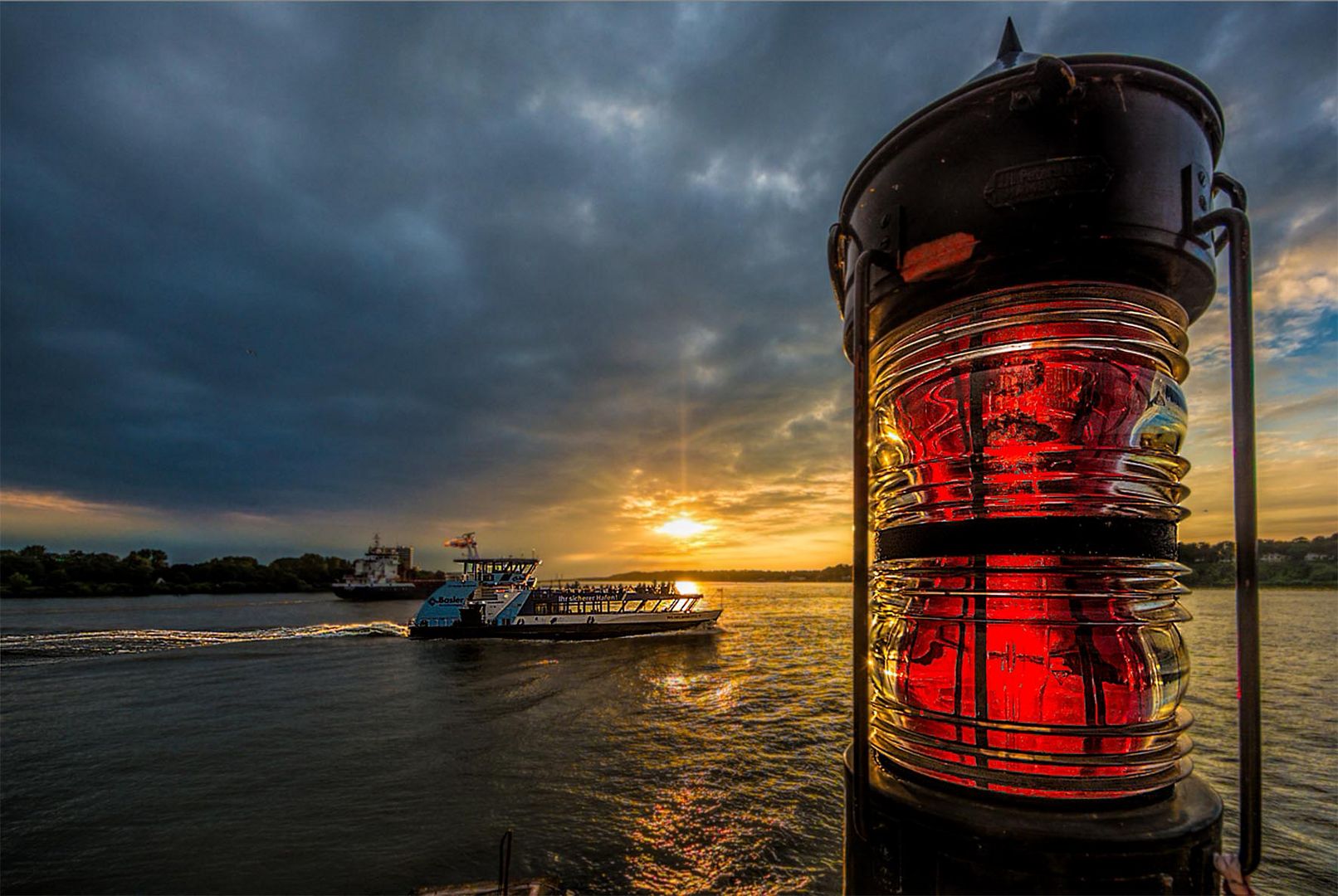 abends an der Elbe