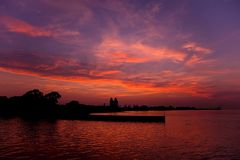 Abends an der Elbe.