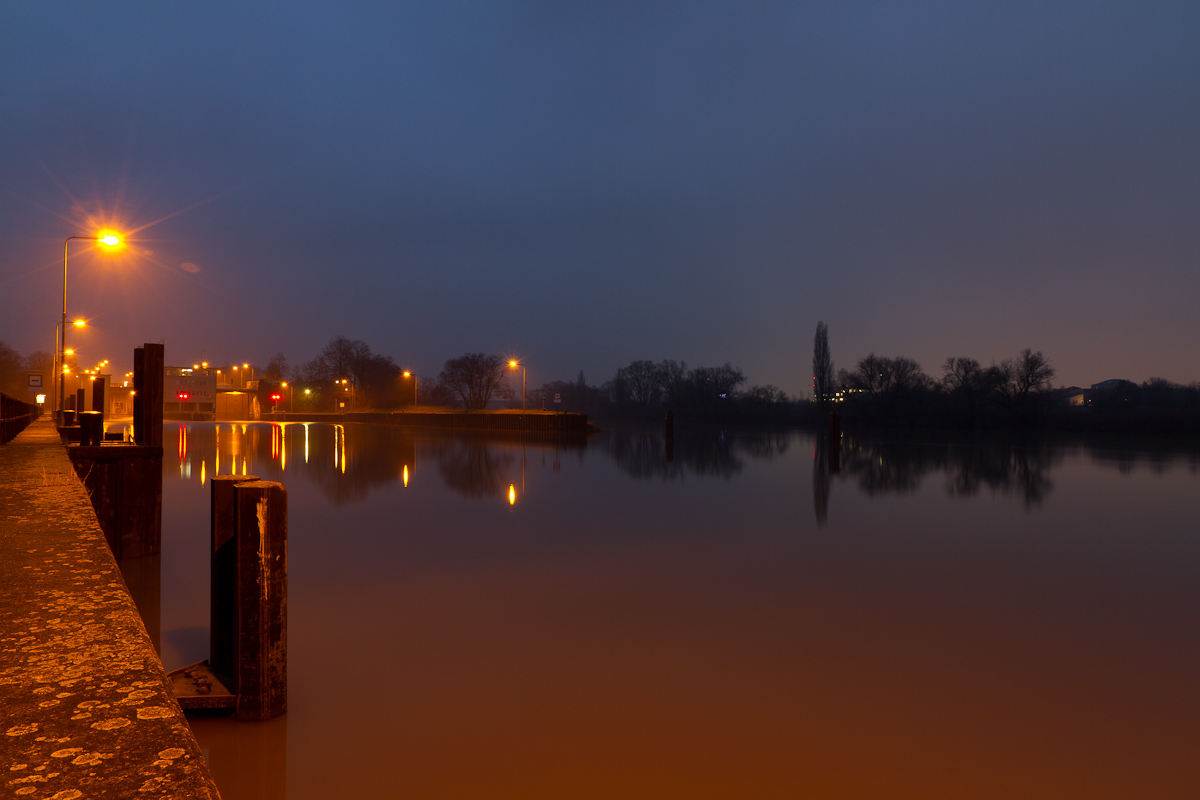 Abends an der Schleuse