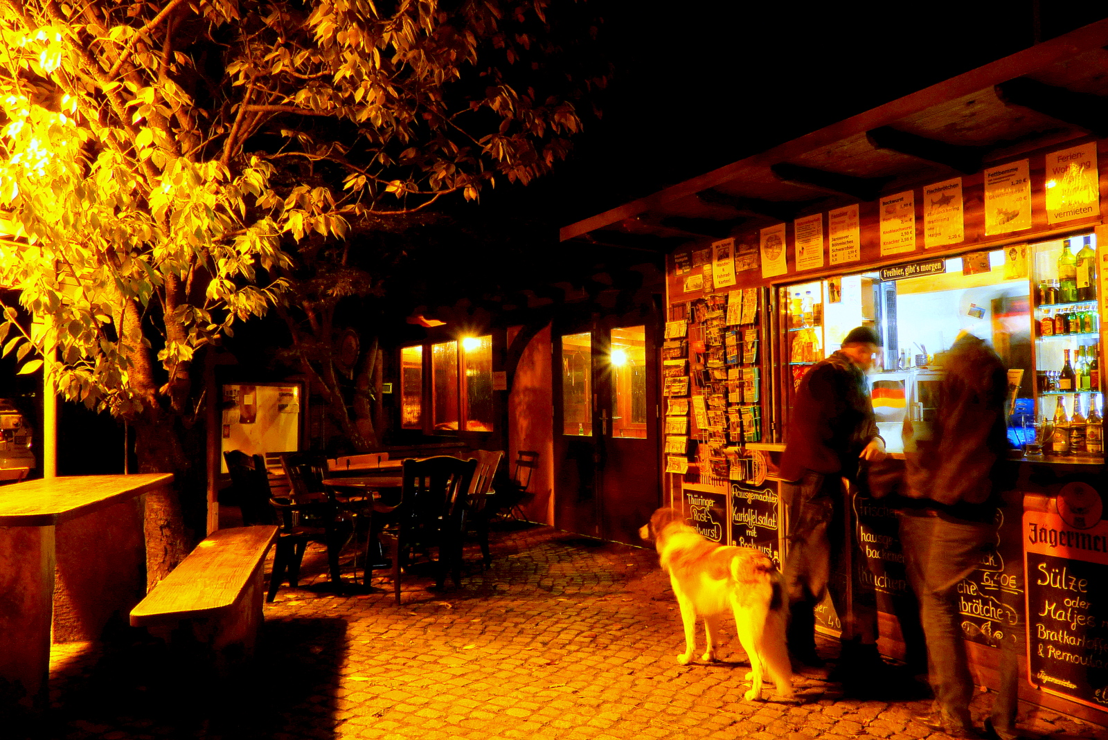 Abends an der Schranke in Pötzscha