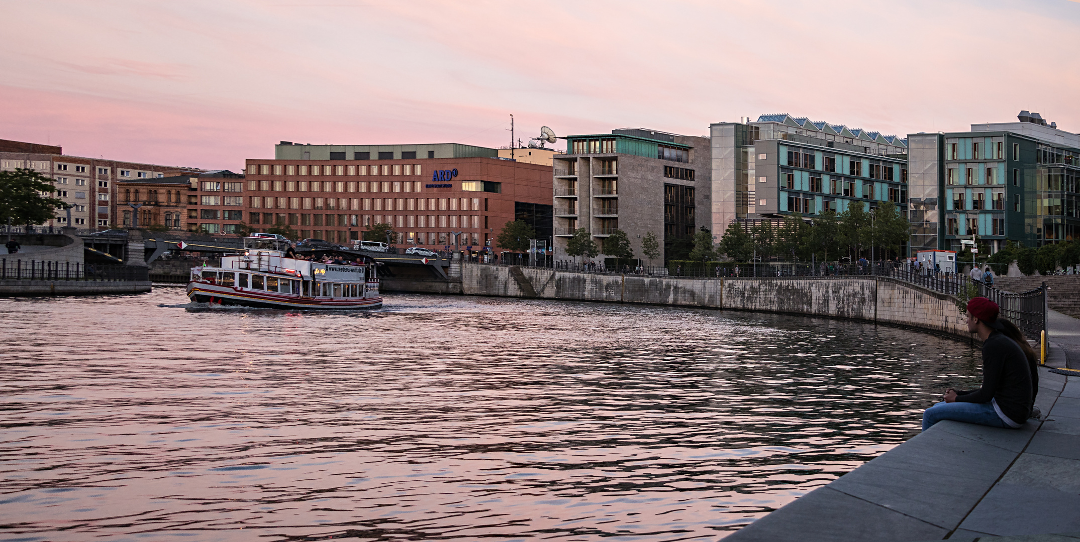 Abends an der Spree