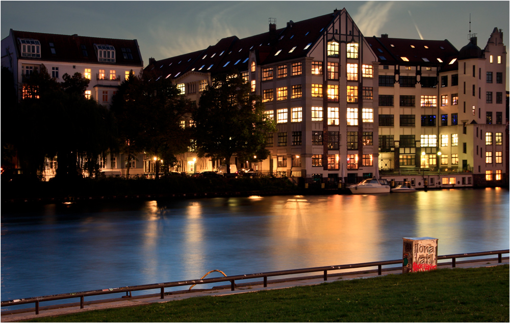 Abends an der Spree