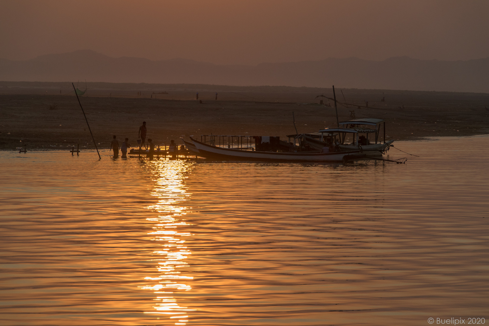 abends auf dem Irrawaddy bei Bagan (© Buelipix)