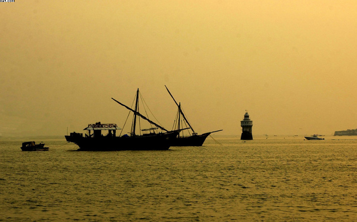 Abends auf dem Meer bei Mumbai, 27.10.05
