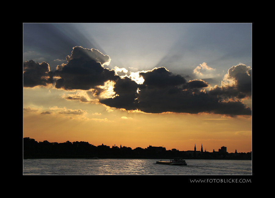 Abends auf dem Rhein