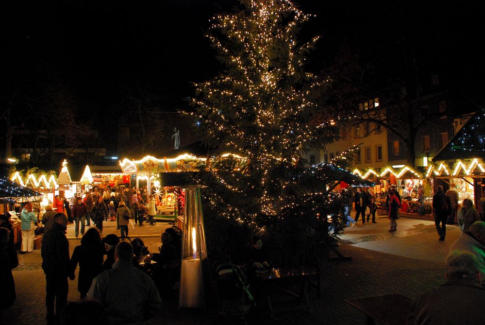 Abends auf dem Weihnachtsmarkt