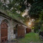 Abends auf dem Wiperti-Friedhof in Quedlinburg