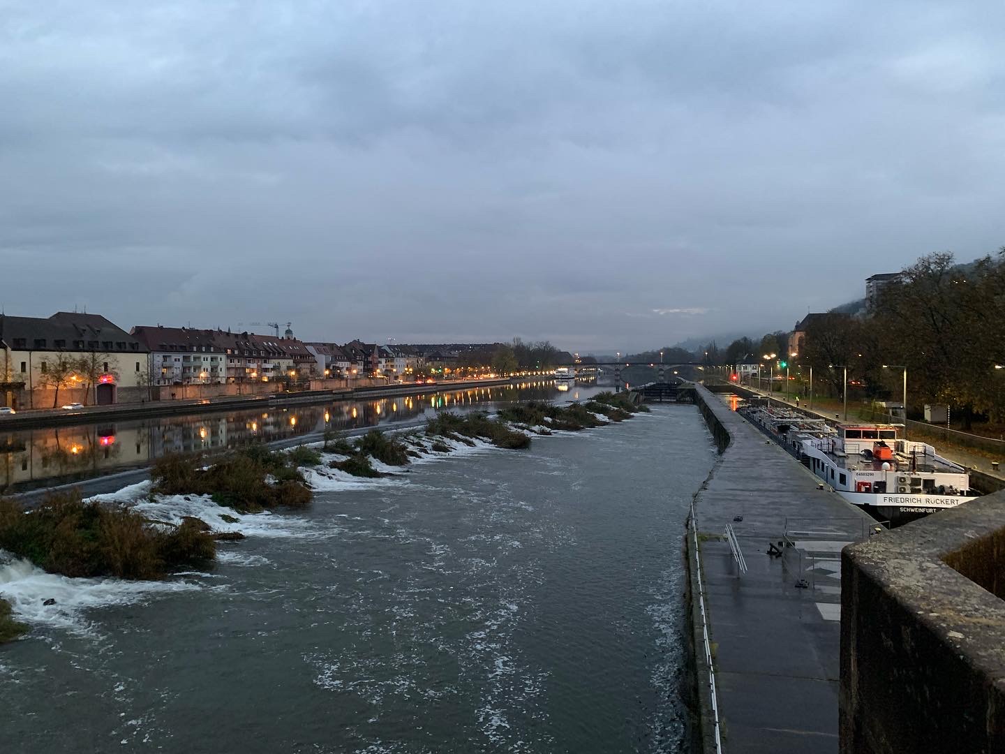 Abends auf der Alten Mainbrücke