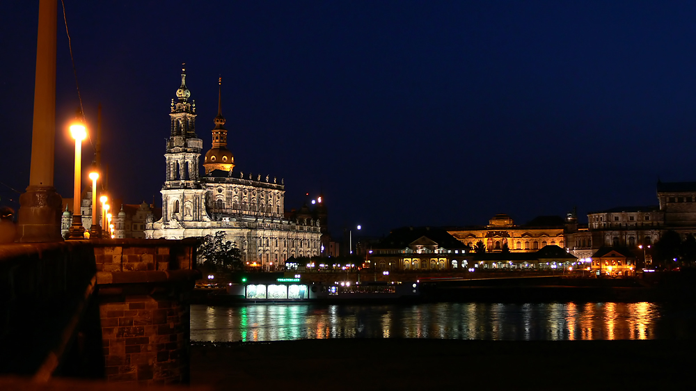 Abends auf der Elbe Brücke